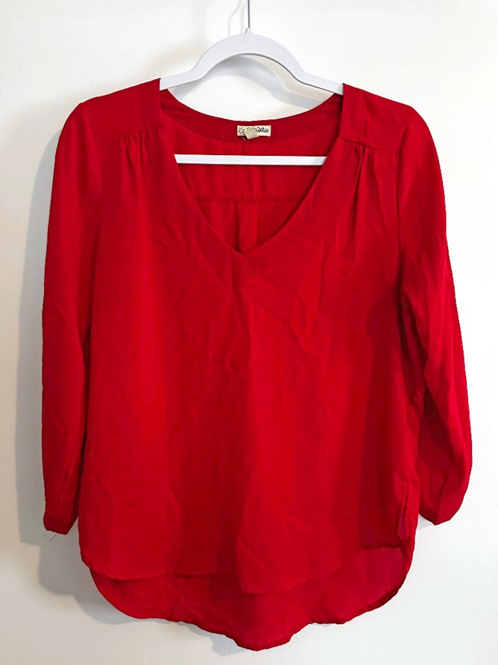 Lily White Red V-Neck Long Sleeve Blouse | Medium